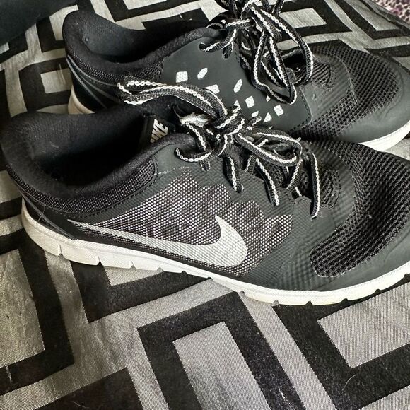 Nike Flex 2015 Run Athletic Shoe - Picture 4 of 9